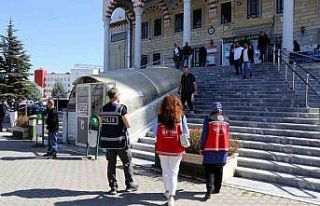 Yoksul ve sokakta çalıştırılan çocuklarla ilgili...
