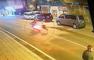 Yolun karşısına geçen yayaya motosikletin çarptığı...