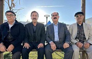 Yüksekova’da vatandaşlar yazdan kalma günlerin...