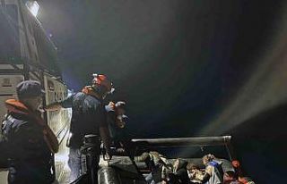 Yunanistan’ın geri ittiği 8’i çocuk 30 düzensiz...