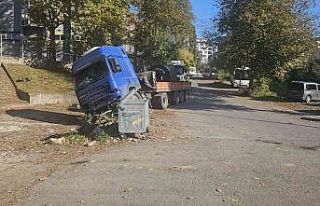 Zonguldak Ereğli’de çelik sac yüklü tır yan...