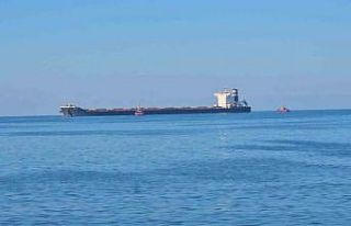 Zonguldak’ta yük gemisi karaya oturdu