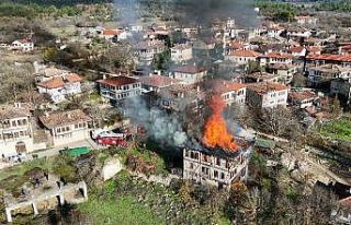350 yıllık tarihi konak alev alev yandı