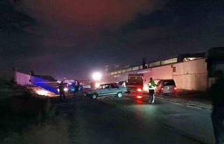 3 aracın karıştığı zincirleme kazada 6 kişi...