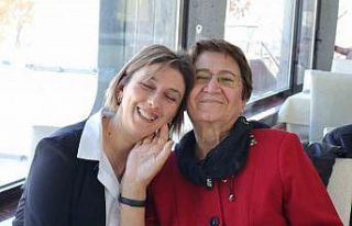 40 yıl önce mezun olan öğrencilerden ilkokul öğretmenlerine...