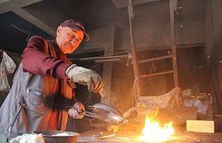 76 yaşında: Her gün dükkanını açıyor, bakıra...