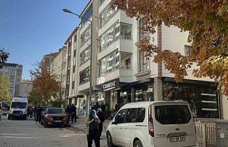 85 yaşındaki adam 4’üncü kattan düşerek öldü