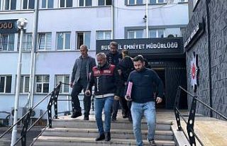 Ağır hasarlı araçları alıp piyasa süren otomobil...