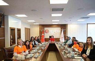 Aile ve Sosyal Hizmetler Bakanı Göktaş, tedavi...