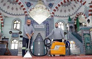 Akdeniz’de ibadethaneler temizlenip yıkanıyor