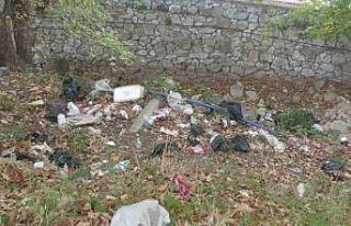 Akşam temizleniyor sabah yine aynı manzara