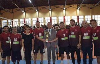 Aksu’da turnuvanın kazananı Aksu Fen Lisesi