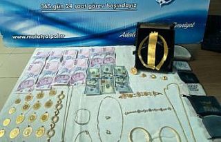 Altın hırsızları polisten kaçamadı