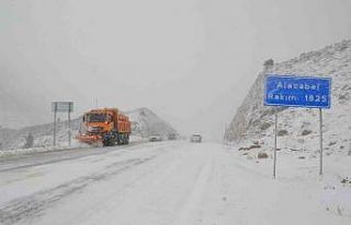 Antalya- Konya karayolunda kar yağışı durdu
