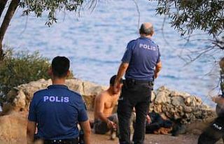 Antalya’da 40 metrelik falezlere çıkan şahıs...