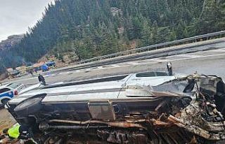 Antalya’da yolcu minibüsü devrildi: 9 yaralı