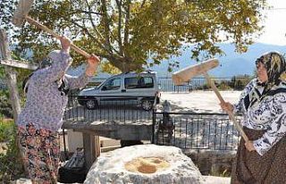 Antalyalı kadınların imece usulü kış mesaisi