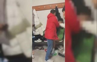 Antrenörden futbolcusuna küfür ve şiddet: O anlar...