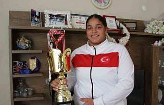 Antrenörsüz, parasız ve sponsorsuz dünya şampiyonluğuna...