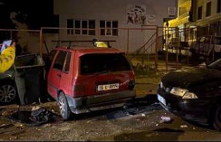 Aracıyla park halindeki 3 otomobile çarpan sürücü...