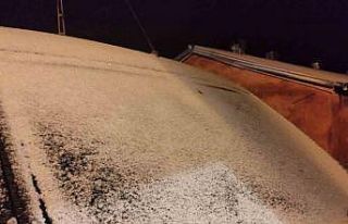 Ardahan’da gece saatlerinde kar yağışı ve tipi...