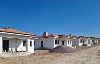 Arsuz’da köy tipi afet evleri yükseliyor