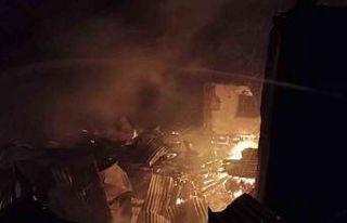 Artvin’de 2 katlı ahşap evde yangın