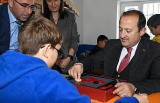 Atıl durumdaki ilkokul binası Akıl ve Zeka Oyunları...