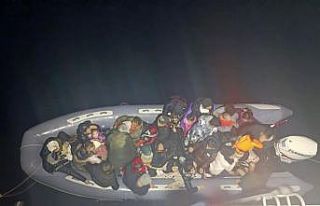 Ayvacık açıklarında 38 kaçak göçmen ile 1 göçmen...