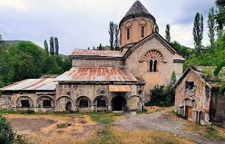 Bağbaşı Taş Camii görenleri büyülüyor