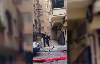 Bahçelievler’de iki bina arasında yanan baraka...