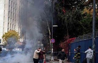 Bahçelievler’de seyir halinde olan kamyonet bir...