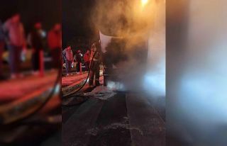 Balıkesir’de trafik ışıklarında bekleyen araç...