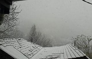 Balıkesir’in Dursunbey ilçesine mevsimin ilk karı...