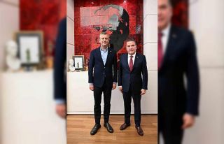 Başkan Böcek, Antalya’daki projeleri Özgür Özel’e...
