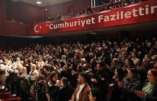 Başkan Çerçioğlu kadınları tiyatro ile buluşturdu