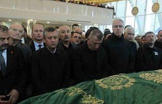 Başkan Günay’ı acılı gününde Özgür Özel...