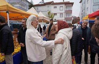 Başkan Subaşı’ya pazarda yoğun ilgi