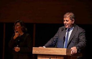 Başkan Tugay Edebiyat Festivali’ni şiirle açtı