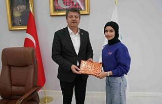 Başkan Tutdere koltuğunu Adıyaman LGS birincisine...