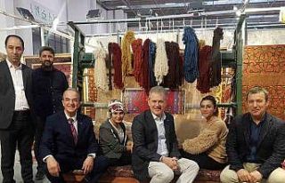 Batı Anadolu el halıları İzmir Ticaret Odasında...