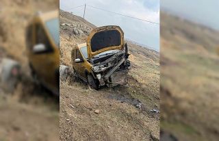 Batman’da hafif ticari araç şarampole yuvarlandı:...