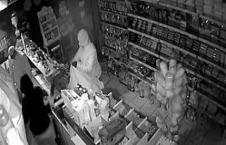 Batman’da market hırsızları güvenlik kameralarına...