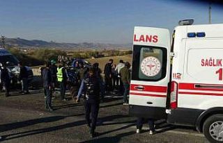 Batman’da minibüs ile traktör çarpıştı: 2’si...