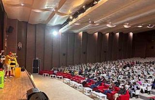 Belediyeden çocuklara çevre dostu tiyatro