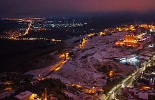Beyaza bürünen Mardin, gece havadan görüntülendi