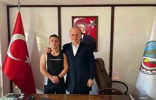 Bilecikli kickboks dövüşçüsü Mücahit Turgut...