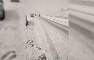 Bilecik’te anı bastıran kar yağışı sürücüleri...