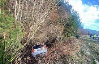 Bilecik’te ormanlık alana uçan otomobil sürücüsü...