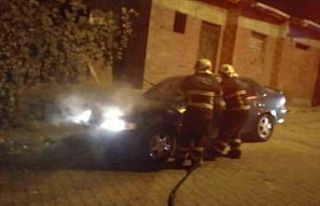 Bilecik’te park halindeki araç bir anda alev aldı